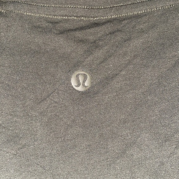 Lululemon T-Shirt - Picture 3 of 5